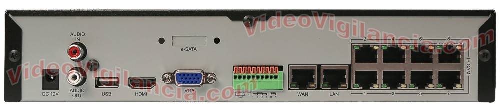 Detalle de las conexiones traseras del grabador IP de 4 canales avanzado.
